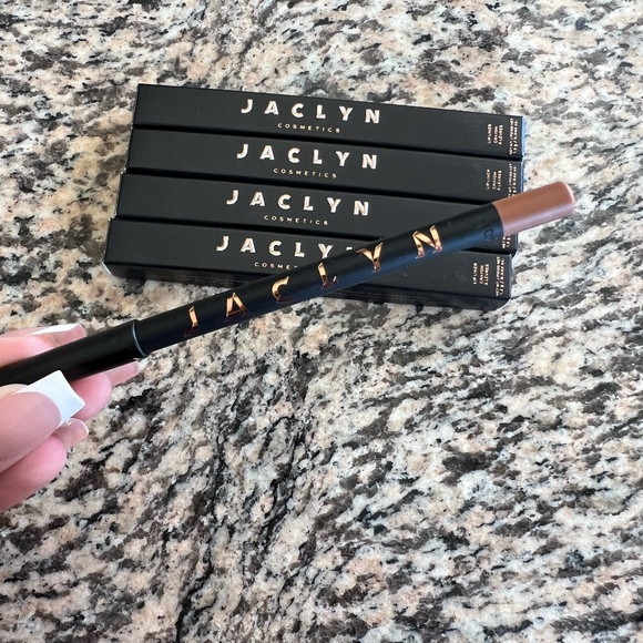 “COFFEE CAKE” Jaclyn Cosmetics Poutspoken Lip Liner - Picture 10 of 10